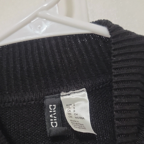 H&M Black Turtleneck Cropped Sweater Classic Soft Comfy Like New - Picture 5 of 6